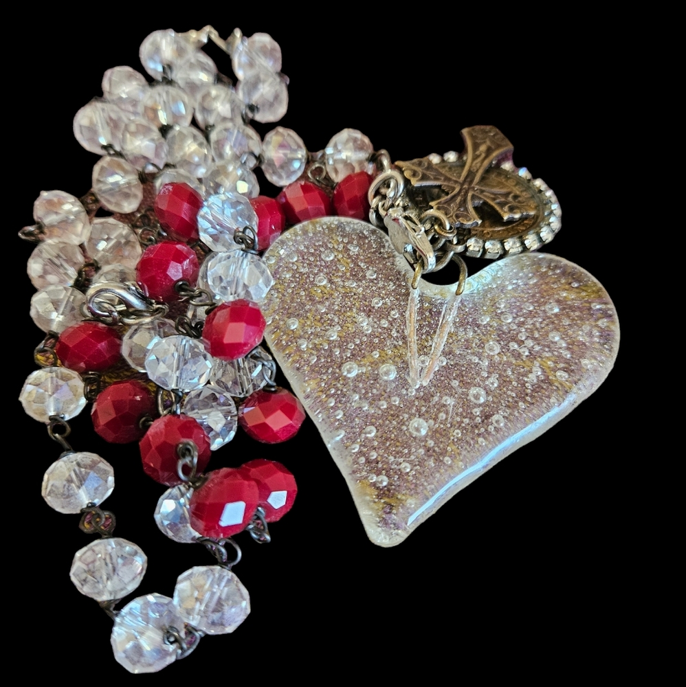 Glass heart and Glass Bead Necklace - Picture 1 of 3
